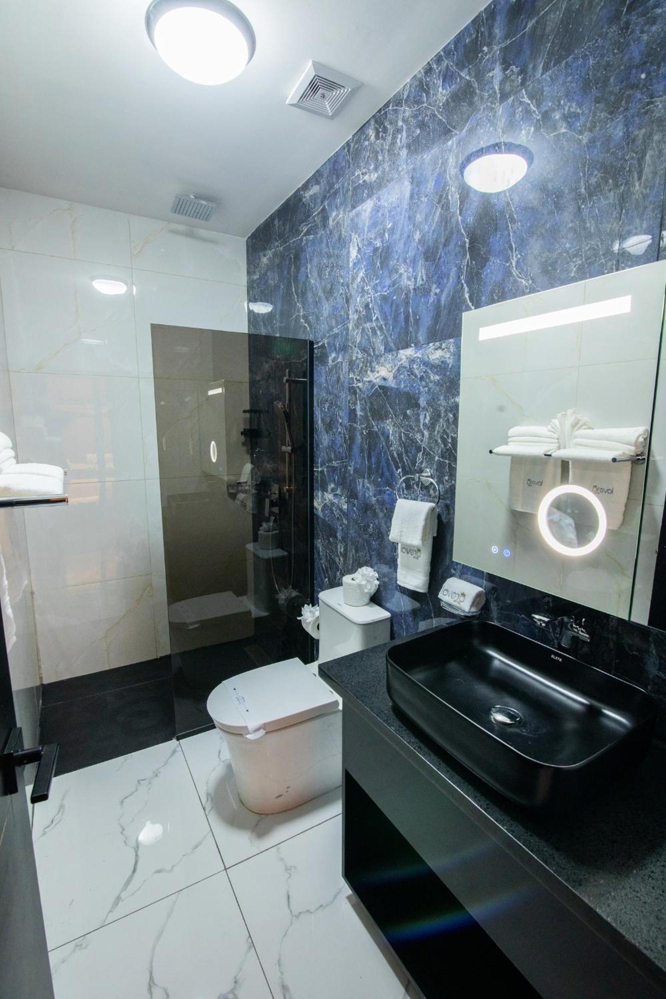 Lovera Hotel ซานติอาโก เด ลอสกาบาเญโรส ภายนอก รูปภาพ