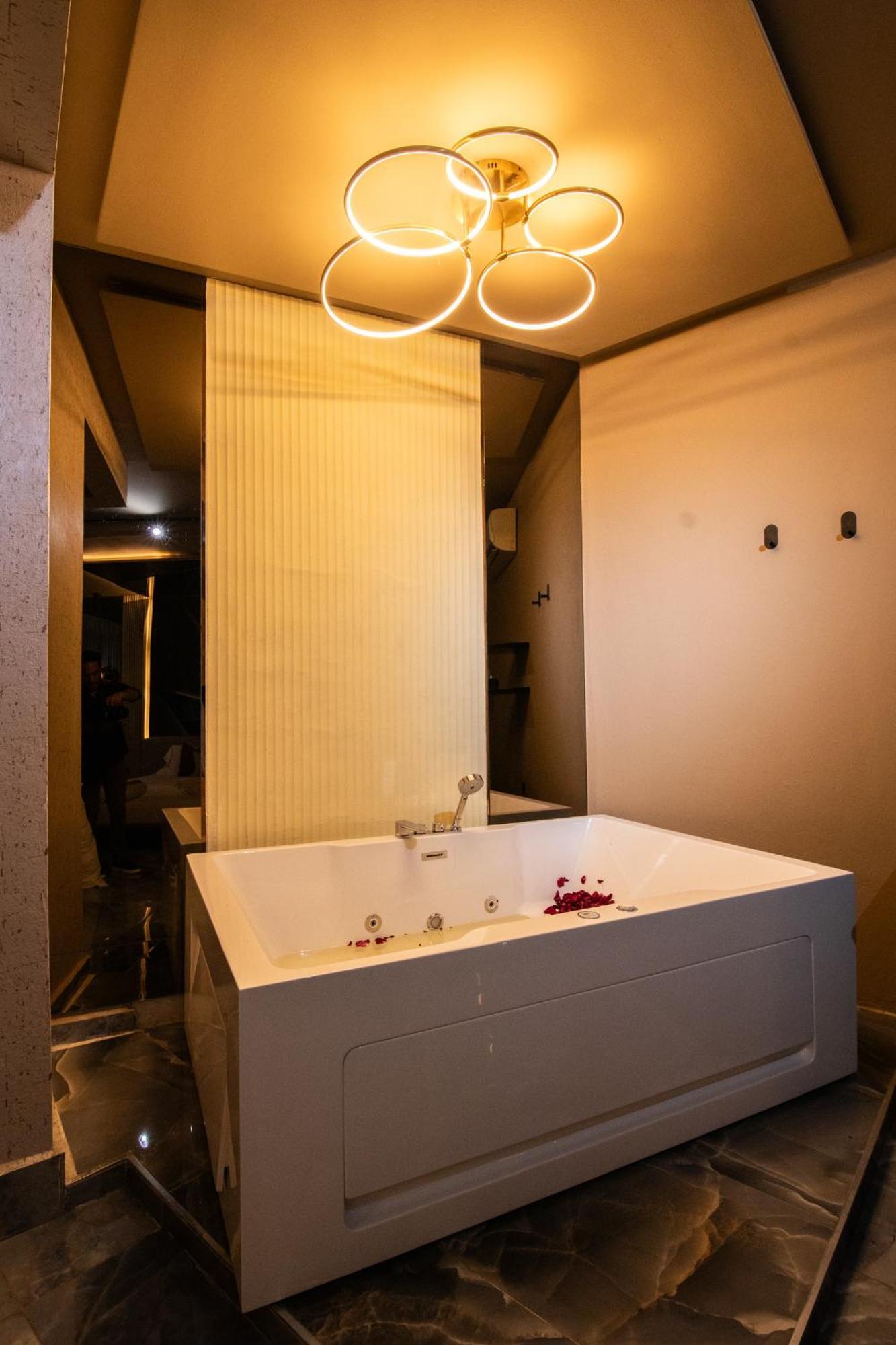 Lovera Hotel ซานติอาโก เด ลอสกาบาเญโรส ภายนอก รูปภาพ