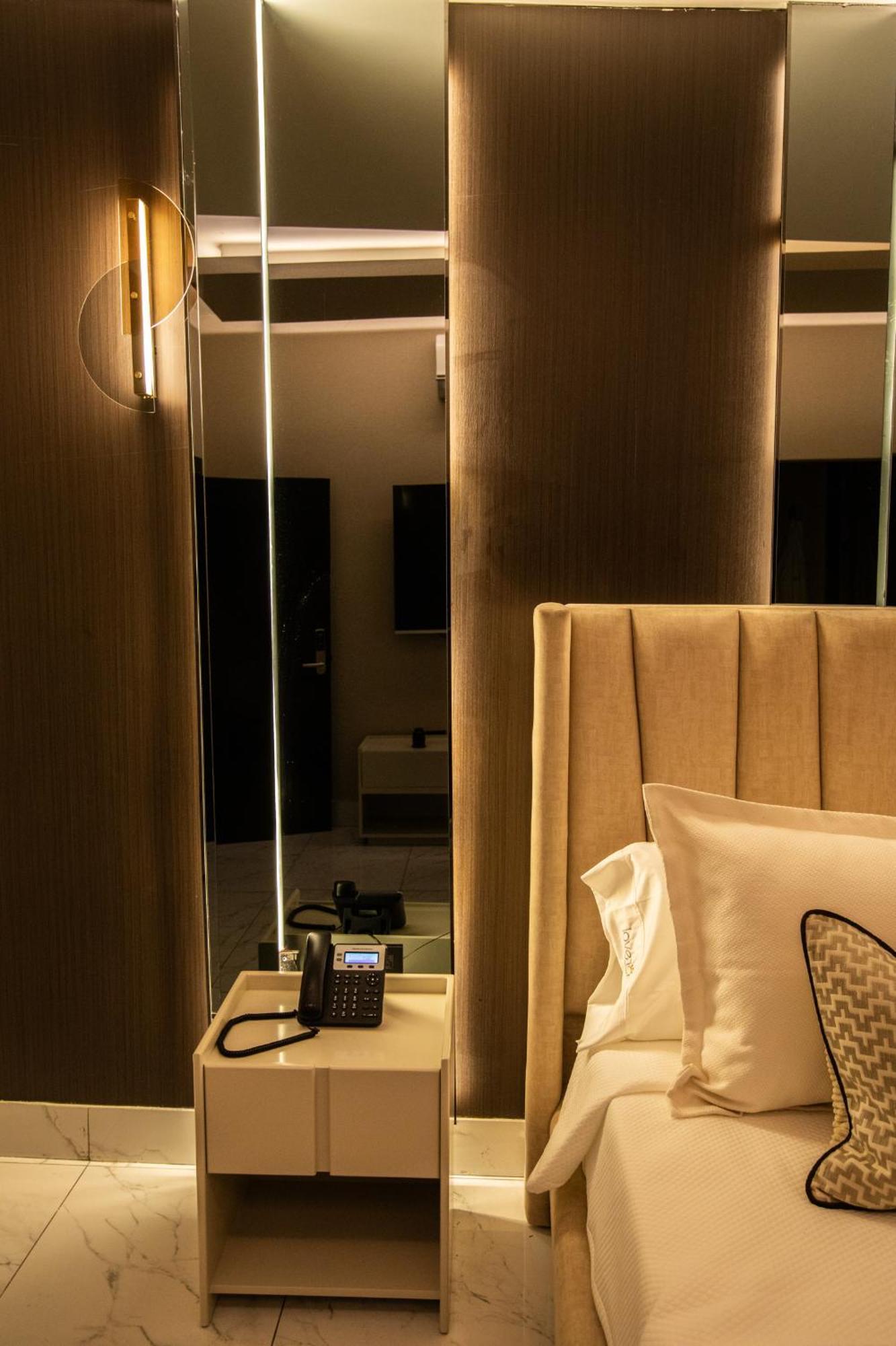 Lovera Hotel ซานติอาโก เด ลอสกาบาเญโรส ภายนอก รูปภาพ