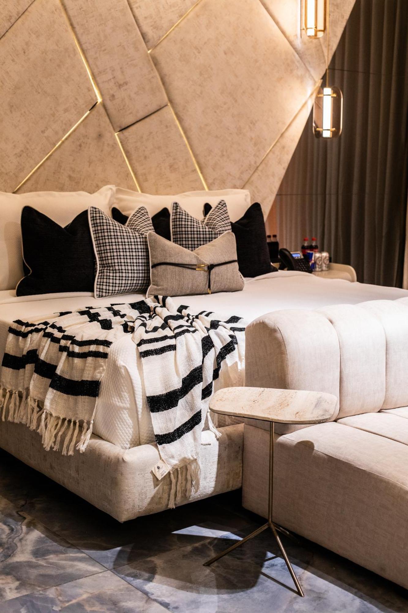 Lovera Hotel ซานติอาโก เด ลอสกาบาเญโรส ภายนอก รูปภาพ