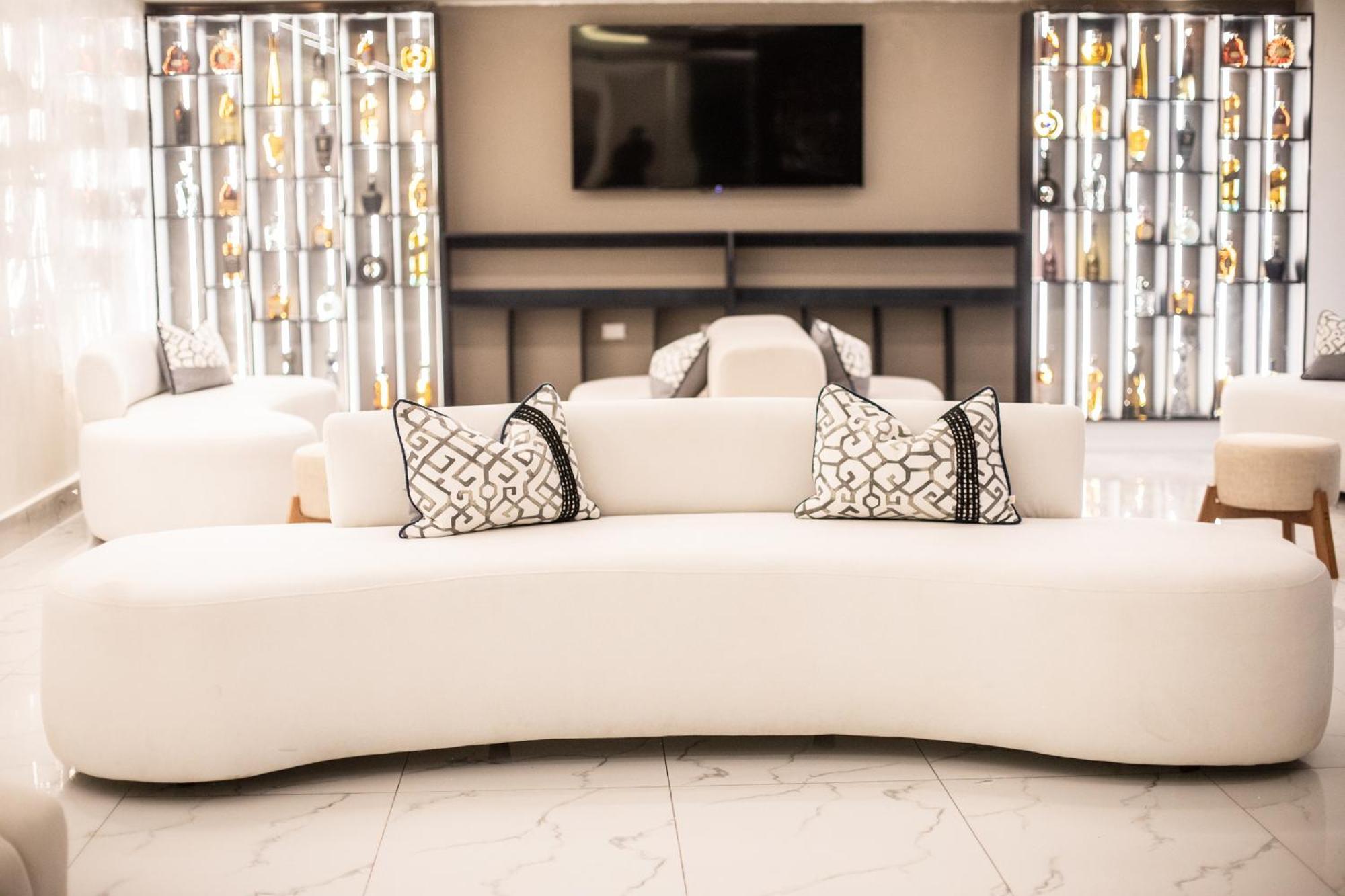 Lovera Hotel ซานติอาโก เด ลอสกาบาเญโรส ภายนอก รูปภาพ