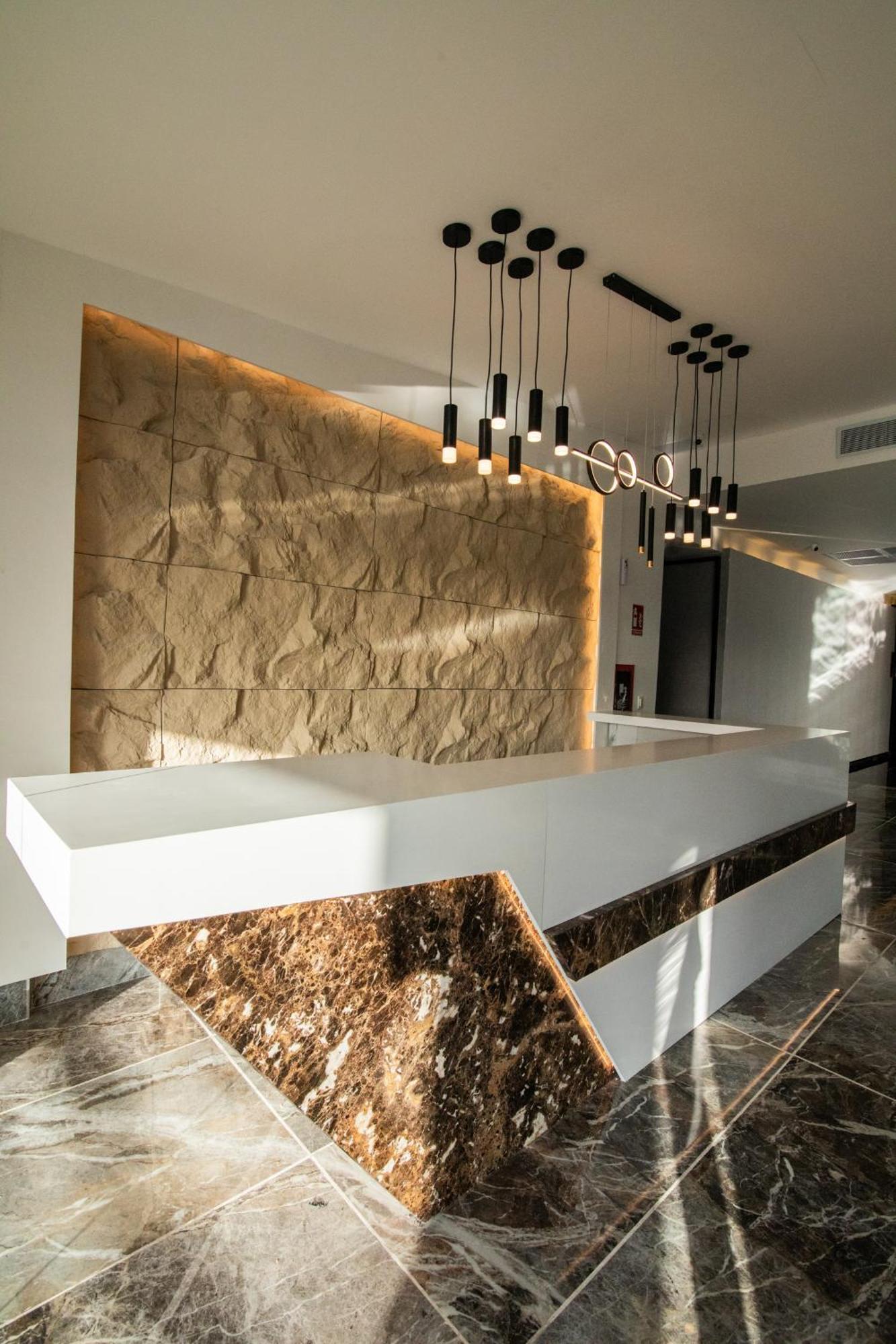 Lovera Hotel ซานติอาโก เด ลอสกาบาเญโรส ภายนอก รูปภาพ