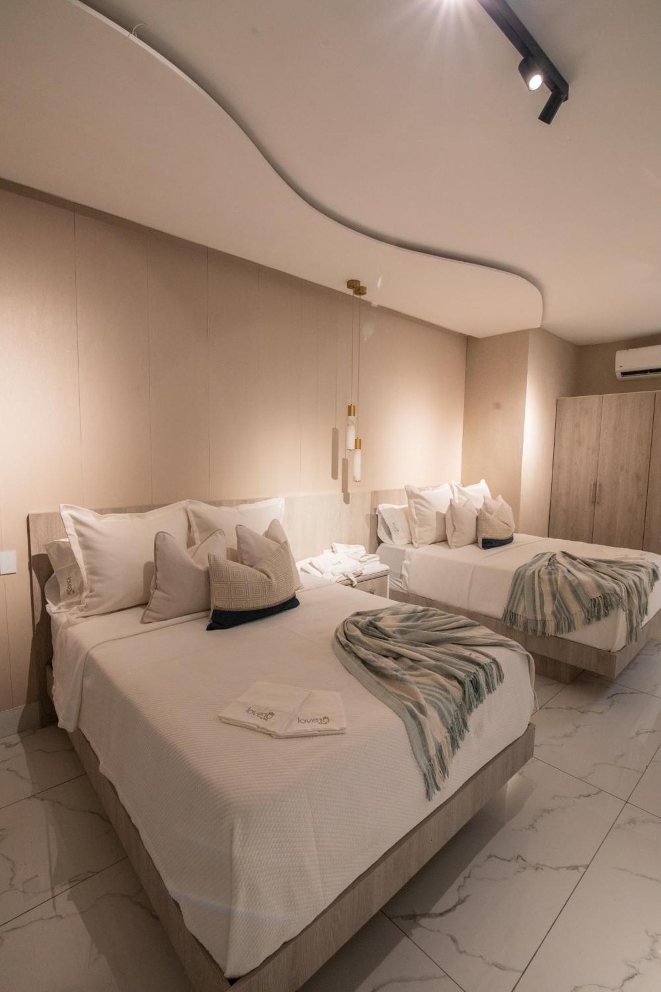 Lovera Hotel ซานติอาโก เด ลอสกาบาเญโรส ภายนอก รูปภาพ